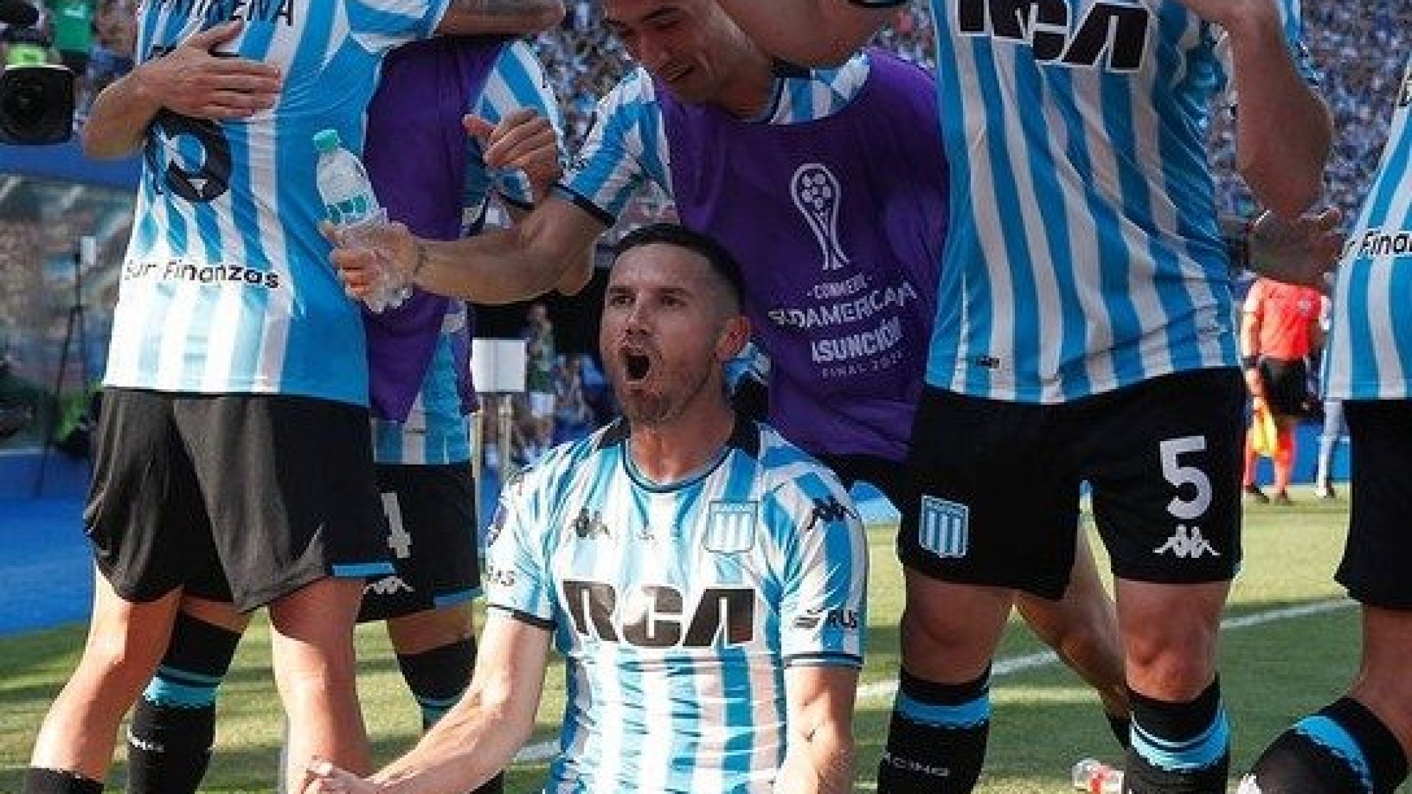 Con el alma y los goles, Racing venció a Cruzeiro y es el merecido campeón